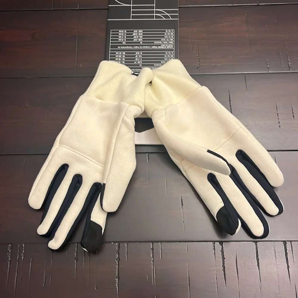 Nike Club Fleece Gloves new cream black Touchscreen Women’s Size Medium - Picture 2 of 11